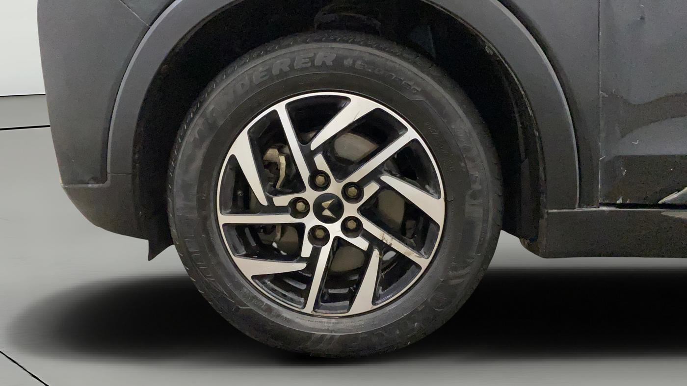 2023 Mahindra XUV300 W8 1.2 PETROL, Petrol, Manual, 60,515 km, Left Front Wheel