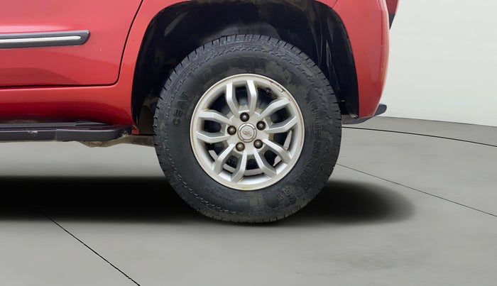 2017 Mahindra TUV300 T8, Diesel, Manual, 50,574 km, Left Rear Wheel