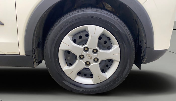 2021 Mahindra XUV300 W6 1.2 PETROL AMT, Petrol, Automatic, 81,586 km, Right Front Wheel