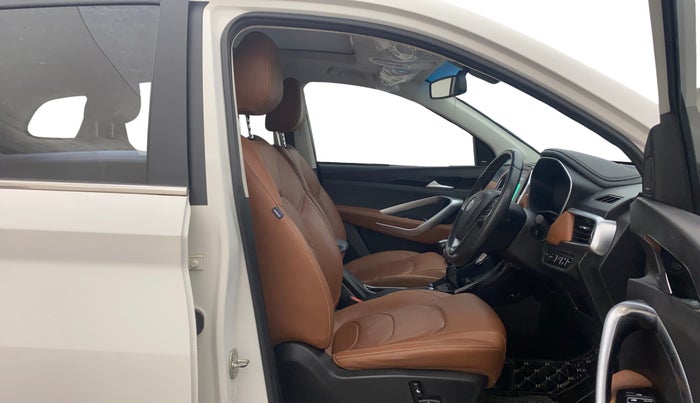 2022 MG HECTOR PLUS SHARP 2.0 DIESEL TURBO MT 6-STR, Diesel, Manual, 40,471 km, Right Side Front Door Cabin