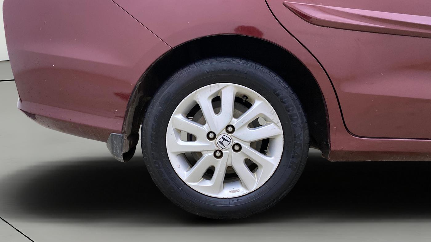 2015 Honda Mobilio 1.5L I-DTEC V, Diesel, Manual, 1,14,912 km, Right Rear Wheel