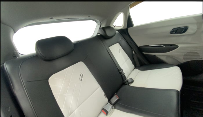 2023 Hyundai NEW I20 ASTA (O) 1.2 MT, Petrol, Manual, 34,232 km, Right Side Rear Door Cabin