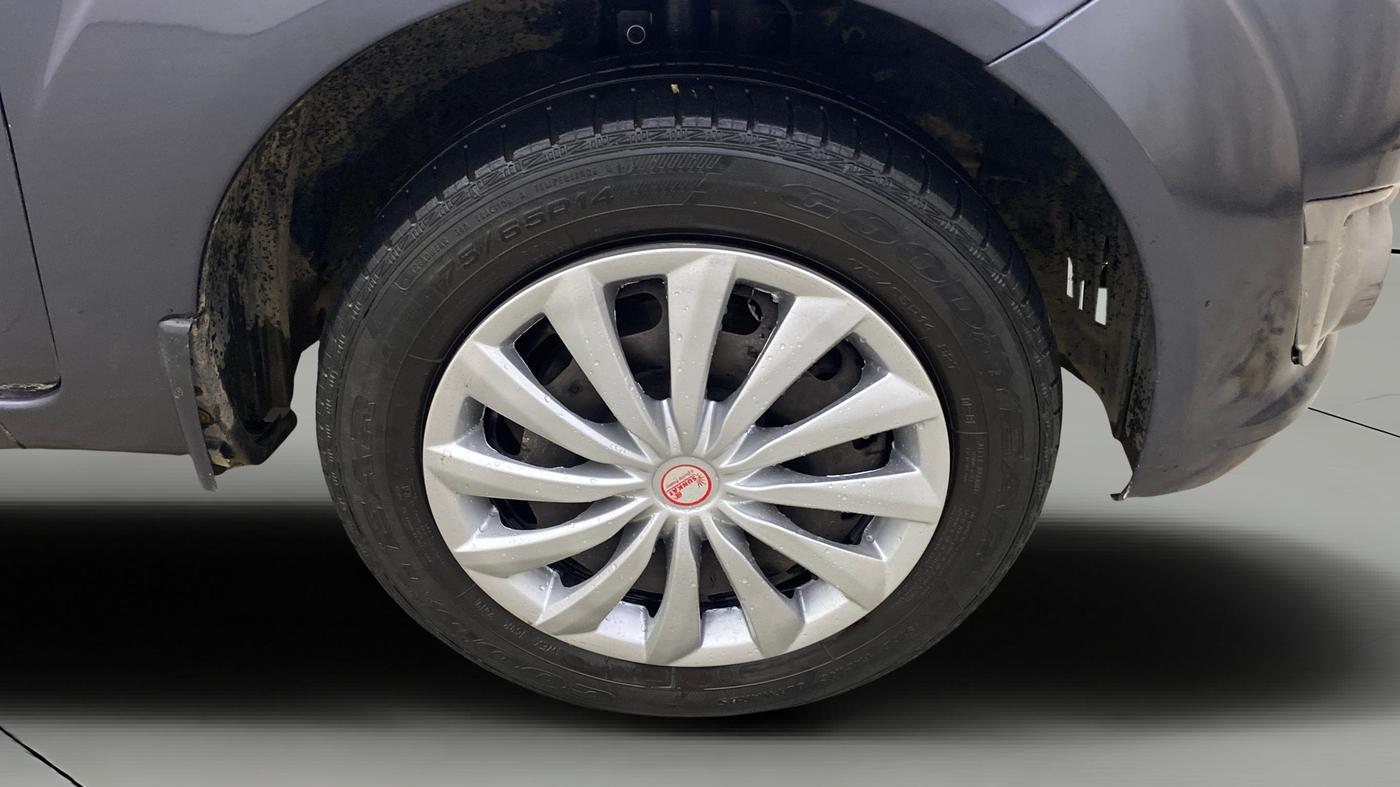 2013 Ford Figo ZXI 1.2 PETROL, Petrol, Manual, 90,974 km, Right Front Wheel