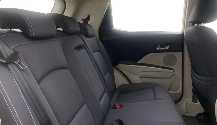 2020 Mahindra XUV300 W8 1.5 DIESEL, Diesel, Manual, 17,802 km, Right Side Rear Door Cabin