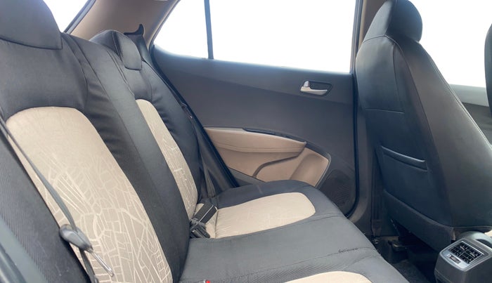 2016 Hyundai Grand i10 SPORTZ 1.2 KAPPA VTVT, Petrol, Manual, 36,850 km, Right Side Rear Door Cabin