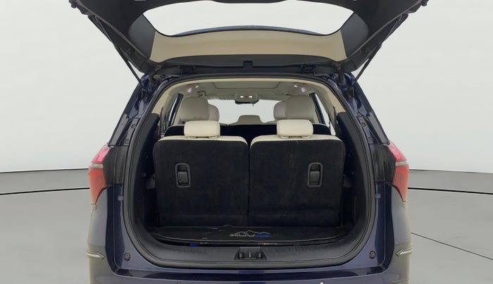 2021 Mahindra XUV700 AX 7 LUXURY P AT 7 STR, Petrol, Automatic, 57,080 km, Boot Open Zoomed View