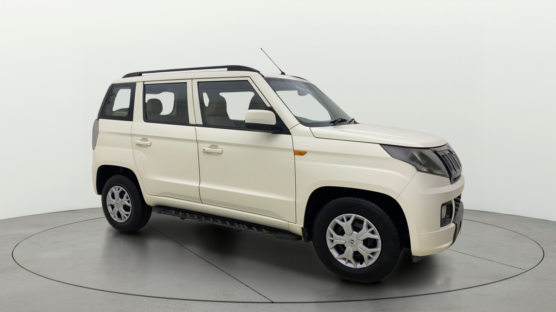 2019 Mahindra TUV300 T6 PLUS 2019 Mahindra TUV300 T6 PLUS