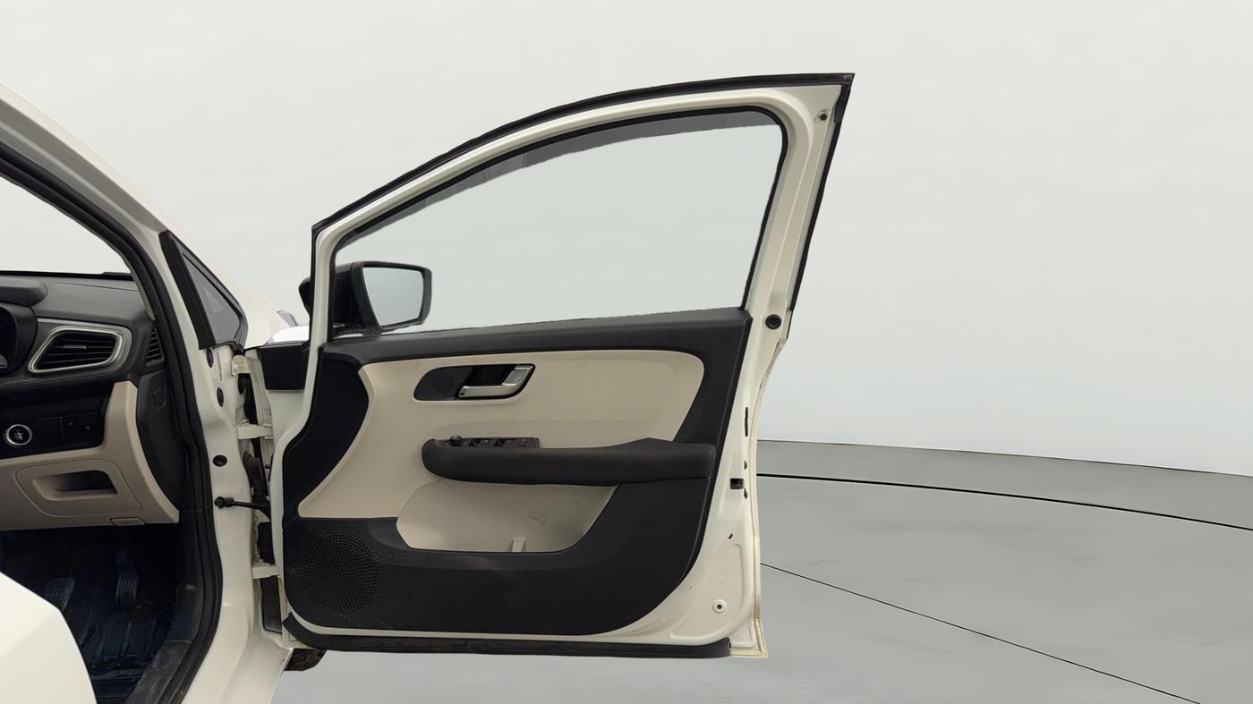 2021 Tata ALTROZ XZ PETROL, Petrol, Manual, 62,922 km, RHS Front Door