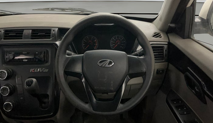 2016 Mahindra Kuv100 K4 6 STR, CNG, Manual, 49,693 km, Steering Wheel Close Up