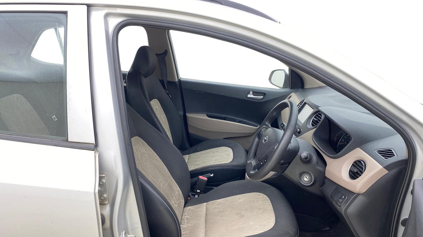 2017 Hyundai Grand i10 SPORTZ (O) AT 1.2 KAPPA VTVT, Petrol, Automatic, 67,117 km, Right Side Front Door Cabin