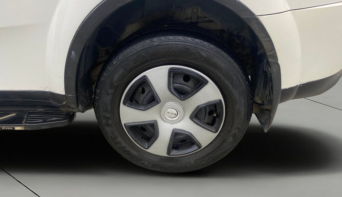 2017 Mahindra XUV500 W6 AT 1.99, Diesel, Automatic, 64,287 km, Left Rear Wheel