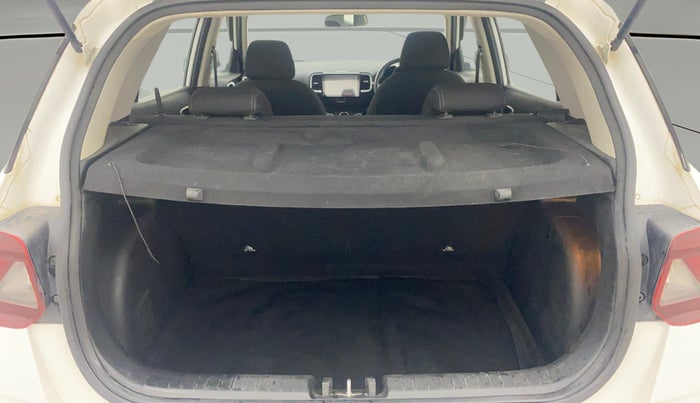 2021 Hyundai VENUE SX 1.5 CRDI, Diesel, Manual, 30,409 km, Boot Open Zoomed View