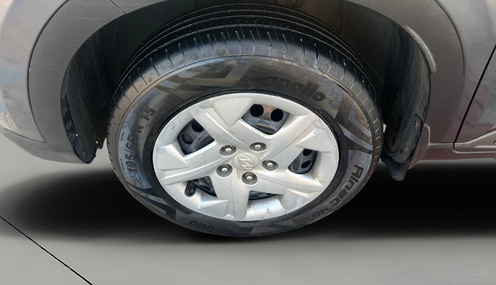 2022 Hyundai VENUE S(O) 1.2, Petrol, Manual, 1,31,745 km, Left Front Wheel