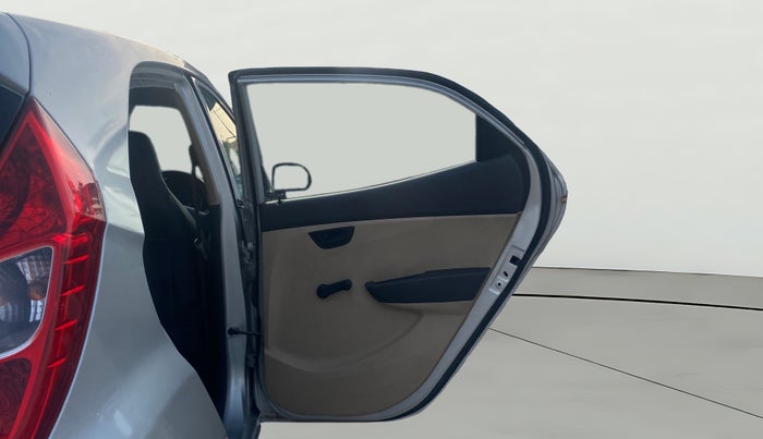 2013 Hyundai Eon MAGNA +, Petrol, Manual, 1,06,110 km, RHS Rear Door