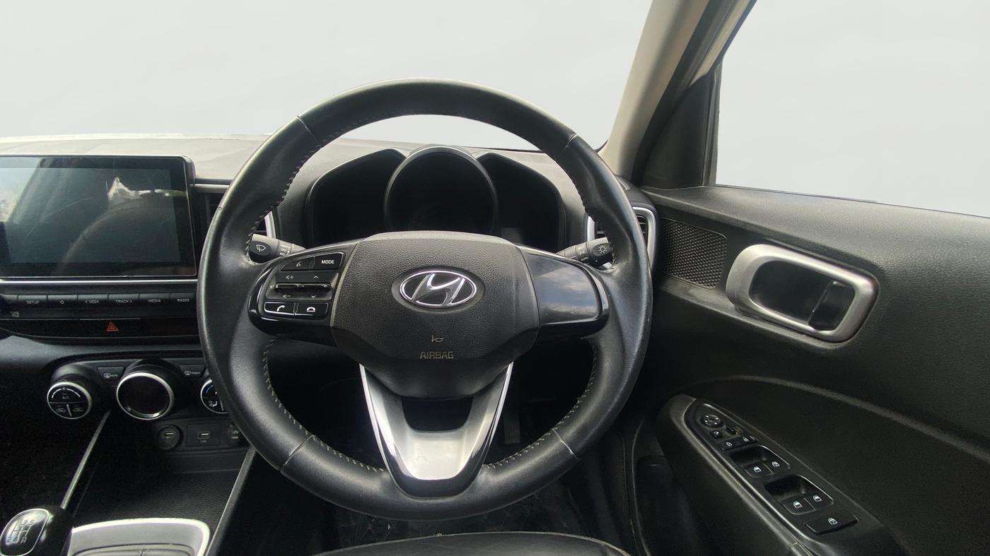 2020 Hyundai VENUE S+ 1.2, Petrol, Manual, 68,138 km, Steering Wheel Close Up