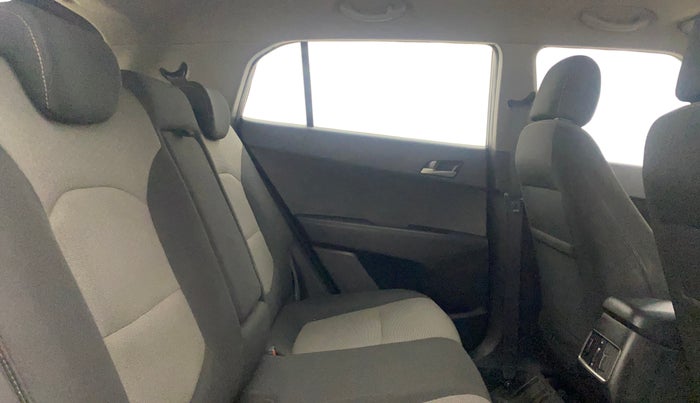 2016 Hyundai Creta SX PLUS 1.6 PETROL, Petrol, Manual, 72,881 km, Right Side Rear Door Cabin