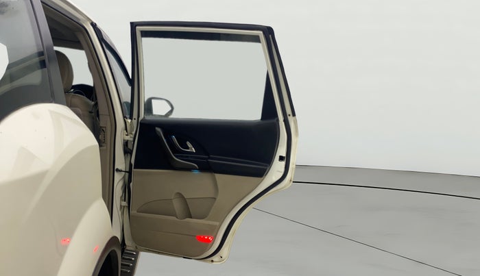 2017 Mahindra XUV500 W10 AT, Diesel, Automatic, 57,695 km, RHS Rear Door