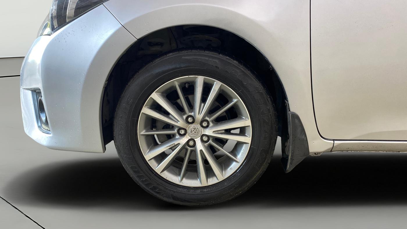 2015 Toyota Corolla Altis VL CVT PETROL, Petrol, Automatic, 1,38,199 km, Left Front Wheel