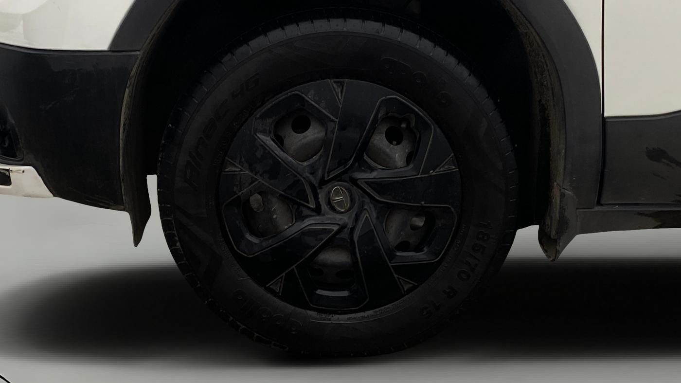 2023 Tata PUNCH ADVENTURE AMT, Petrol, Automatic, 26,554 km, Left Front Wheel