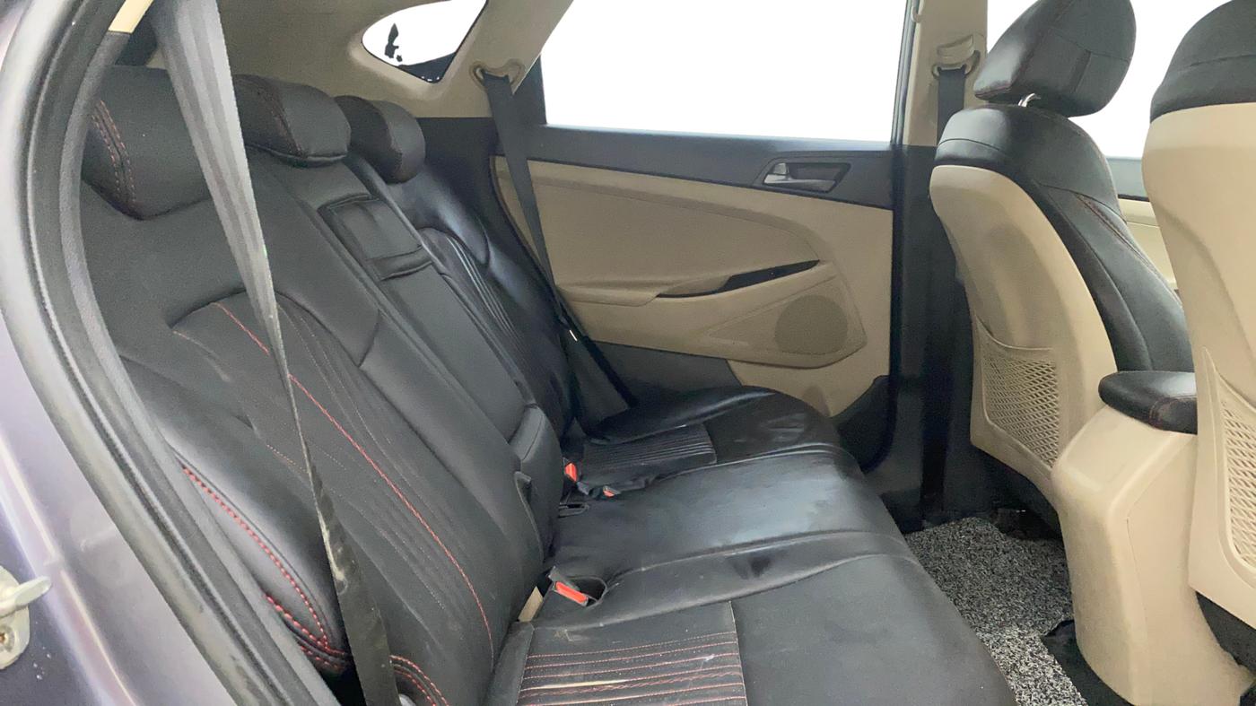 2017 Hyundai Tucson 2WD MT DIESEL, Diesel, Manual, 1,03,829 km, Right Side Rear Door Cabin