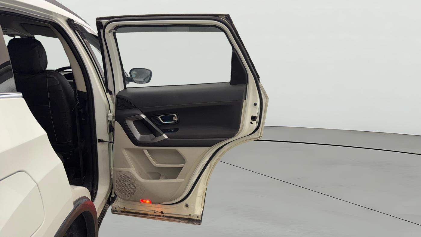 2022 Tata Safari XT PLUS, Diesel, Manual, 94,541 km, RHS Rear Door