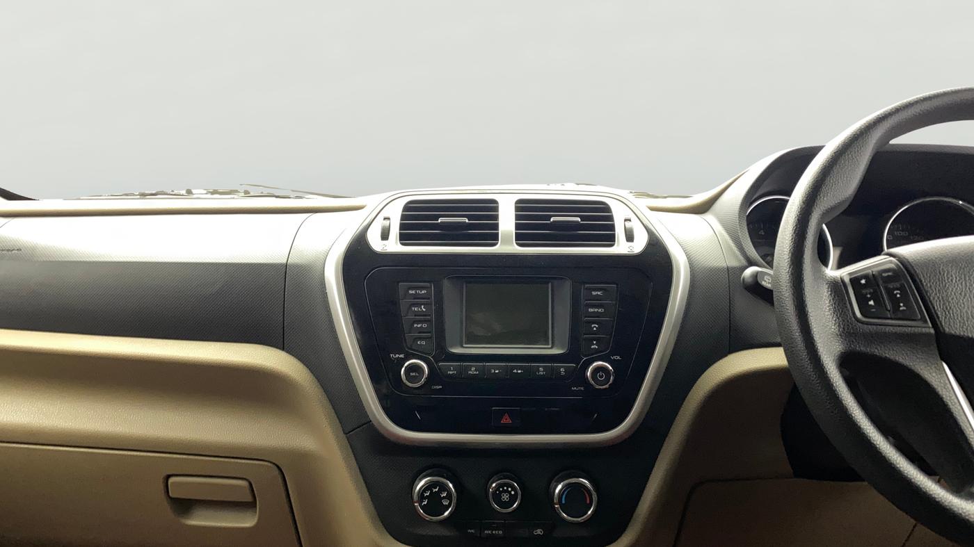 2015 Mahindra TUV300 T8 AMT, Diesel, Automatic, 67,327 km, Air Conditioner