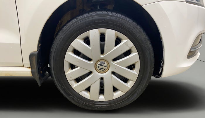 2017 Volkswagen Polo COMFORTLINE 1.2L, Petrol, Manual, 82,094 km, Right Front Wheel