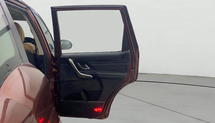 2018 Mahindra XUV500 W11, Diesel, Manual, 52,365 km, RHS Rear Door