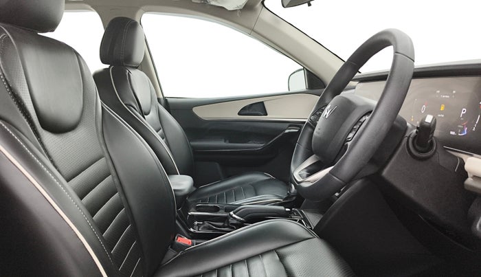 2024 Mahindra XUV700 AX5 Petrol AT 7 STR, Petrol, Automatic, 10,524 km, Right Side Front Door Cabin