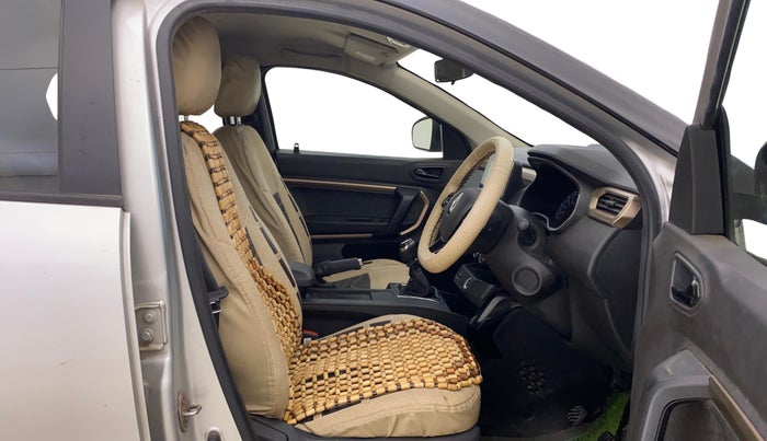 2022 Renault Kiger RXT (O) MT DUAL TONE, Petrol, Manual, 24,402 km, Right Side Front Door Cabin