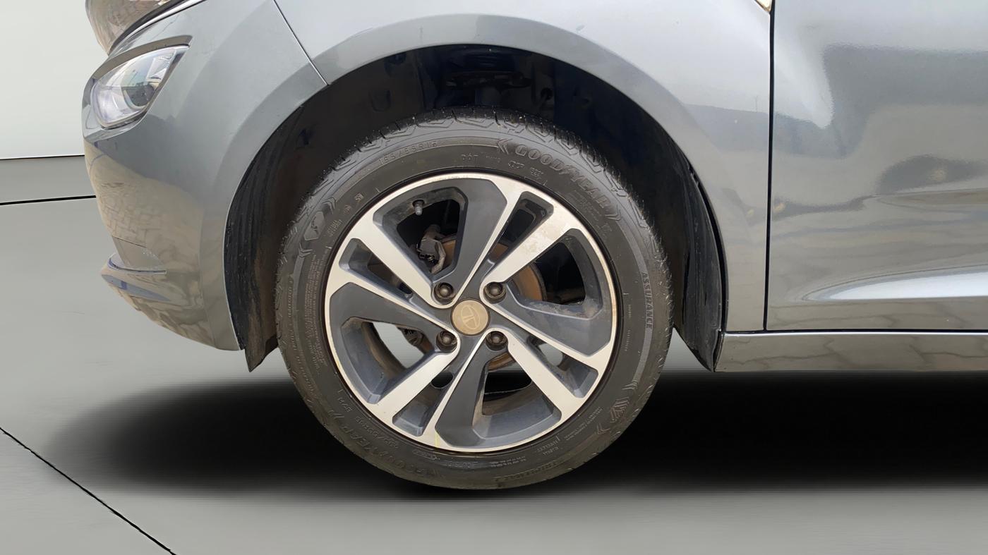 2022 Tata ALTROZ XZ PETROL, Petrol, Manual, 29,714 km, Left Front Wheel