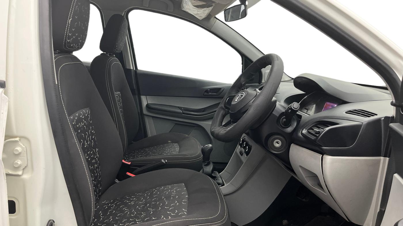 2022 Tata Tiago XE PETROL, Petrol, Manual, 37,973 km, Right Side Front Door Cabin
