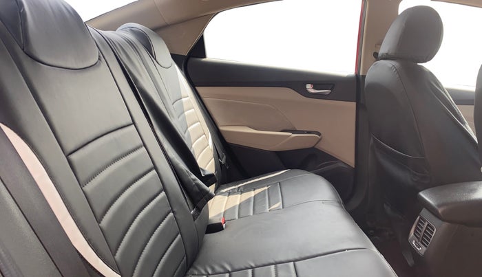 2017 Hyundai Verna 1.6 VTVT SX, Petrol, Manual, 70,826 km, Right Side Rear Door Cabin