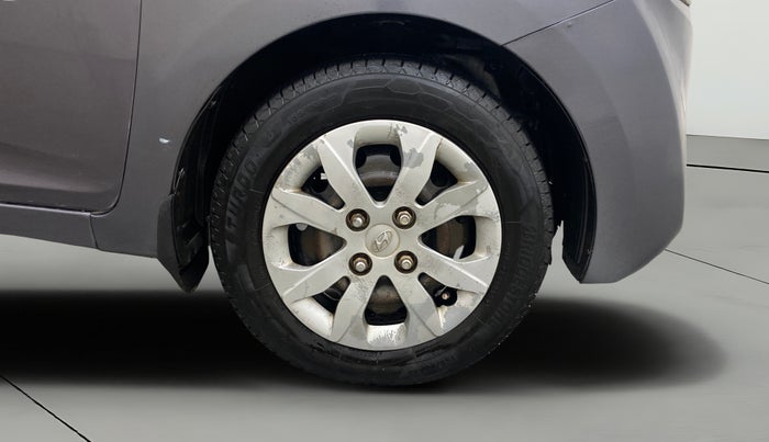 2016 Hyundai Eon MAGNA +, Petrol, Manual, 1,36,063 km, Right Front Wheel