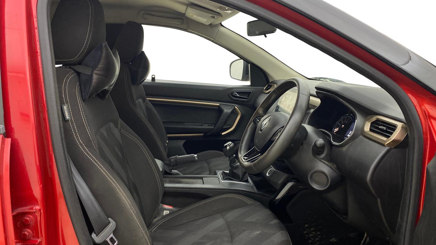 2022 Renault Kiger RXT (O) MT DUAL TONE, Petrol, Manual, 60,697 km, Right Side Front Door Cabin