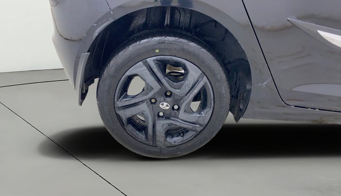 2022 Tata ALTROZ XT DIESEL DARK EDITION, Diesel, Manual, 72,049 km, Right Rear Wheel