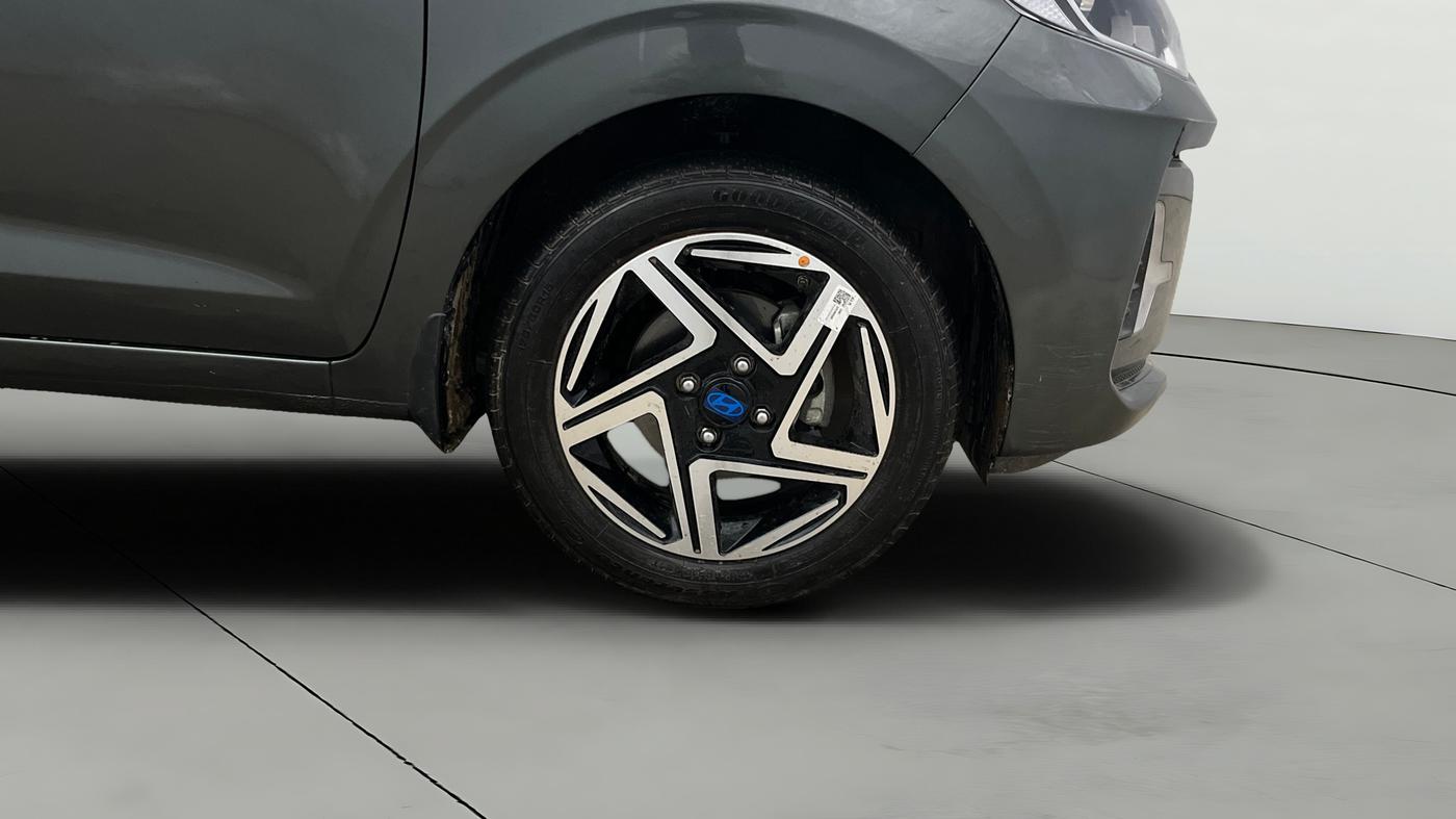 2025 Hyundai GRAND I10 NIOS ASTA AMT 1.2 KAPPA VTVT, Petrol, Automatic, 5,440 km, Right Front Wheel