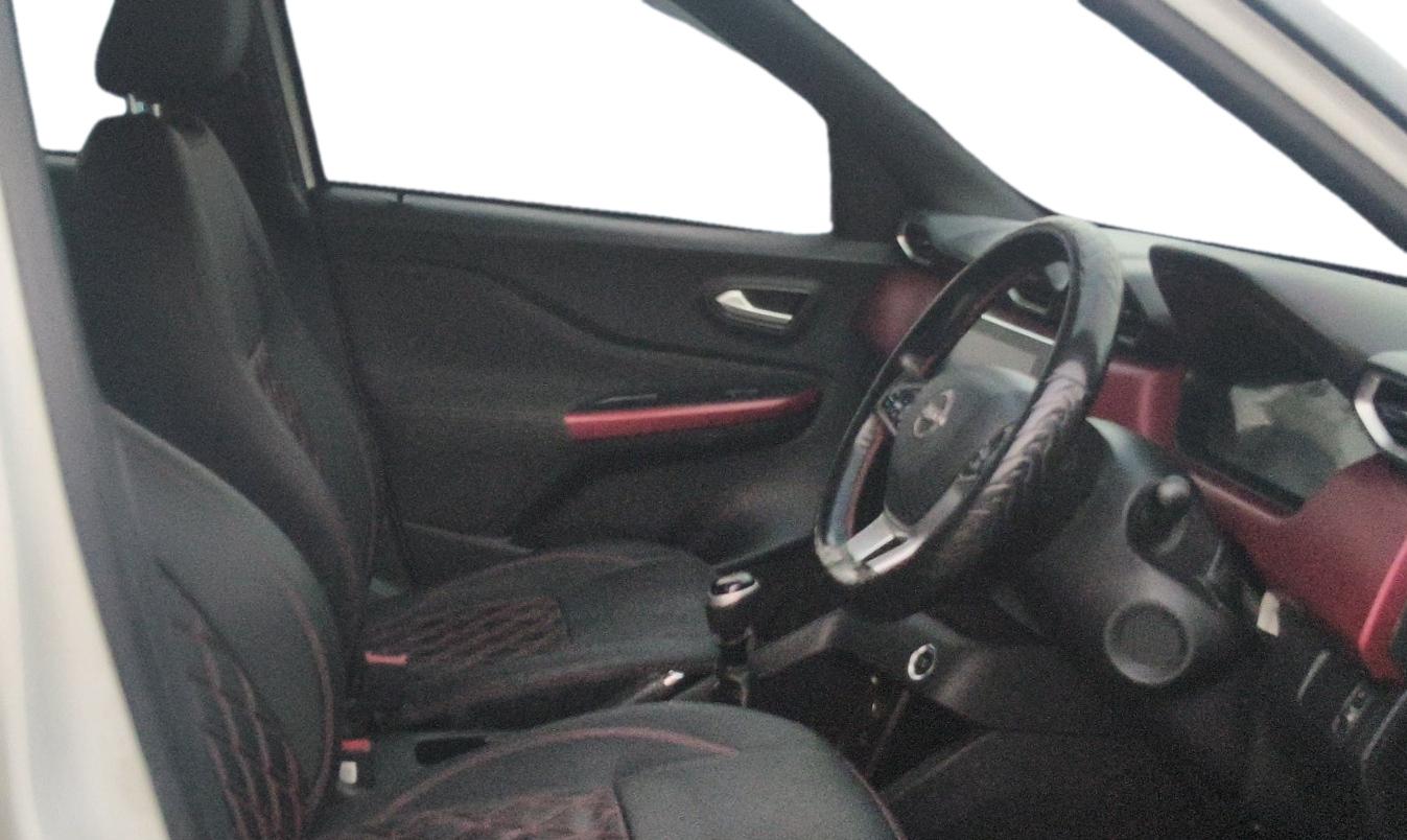 2022 Nissan MAGNITE XV RED EDITION, Petrol, Manual, 1,10,701 km, Right Side Front Door Cabin