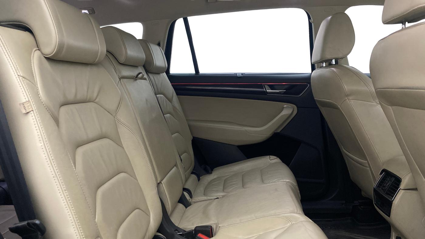 2018 Skoda Kodiaq STYLE 2.0 TDI 4X4 AT, Diesel, Automatic, 1,14,567 km, Right Side Rear Door Cabin