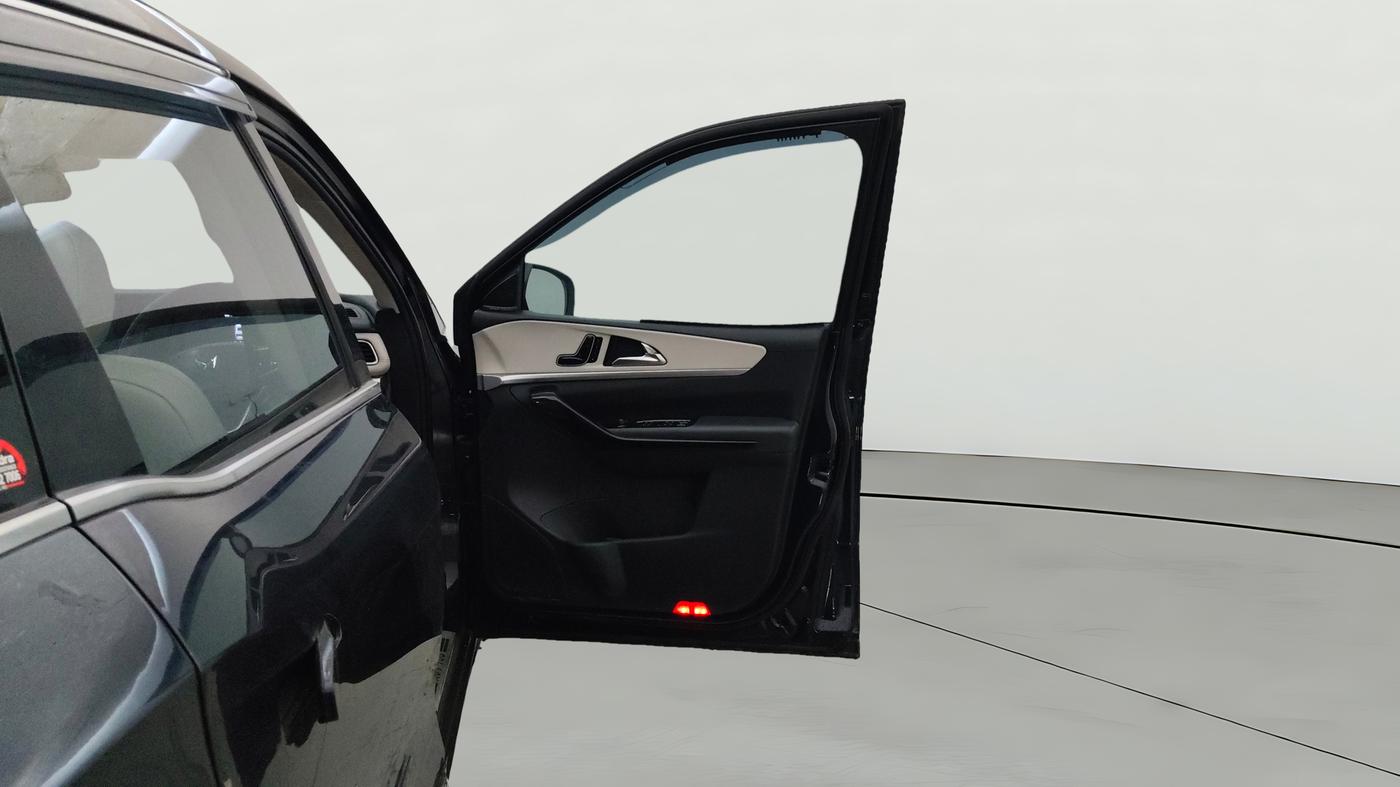 2023 Mahindra XUV700 AX 7 LUXURY D AWD AT 7 STR, Diesel, Automatic, 58,756 km, RHS Front Door