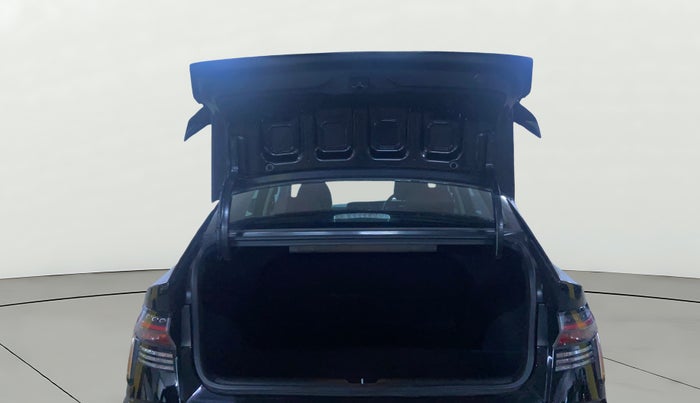 2025 Hyundai Verna  SX 1.5 MPI IVT, Petrol, Automatic, 10,992 km, Boot Door Open