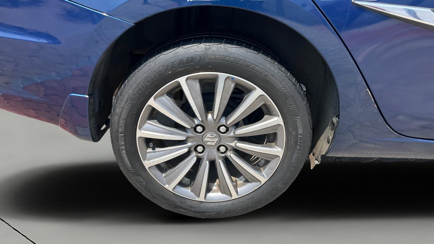2019 Maruti Ciaz ALPHA  AT 1.5 SHVS PETROL, Petrol, Automatic, 87,979 km, Right Rear Wheel