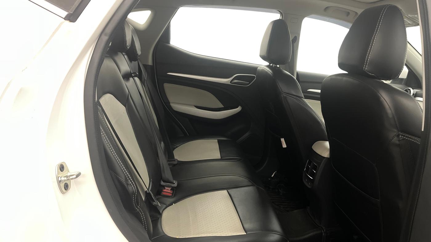 2024 MG ASTOR Select 1.5 MT (Ivory), Petrol, Manual, 26,202 km, Right Side Rear Door Cabin
