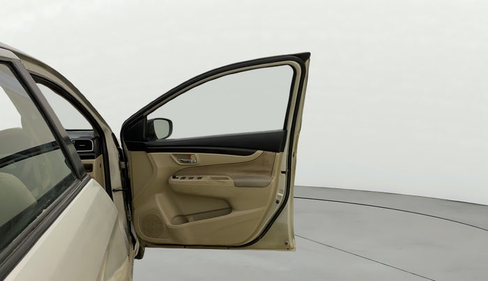 2016 Maruti Ciaz VDI+ SHVS, Diesel, Manual, 84,075 km, RHS Front Door