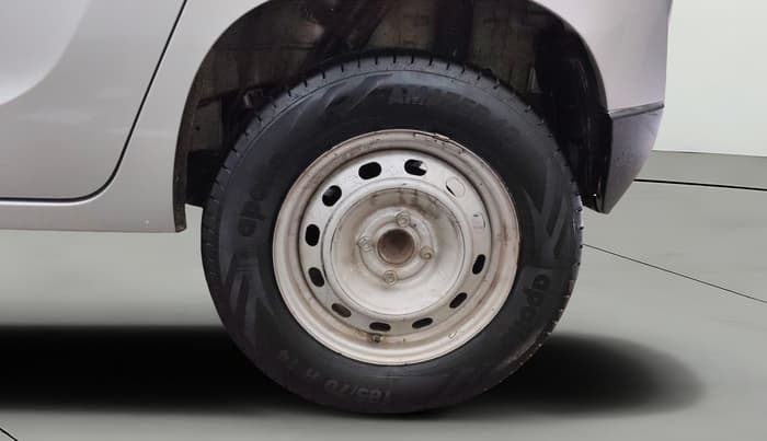 2016 Mahindra Kuv100 K2 6 STR, Petrol, Manual, 52,274 km, Left Rear Wheel