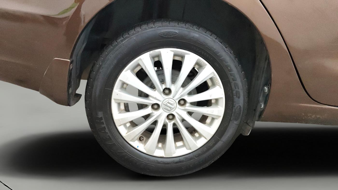 2017 Maruti Ciaz ZDI SHVS, Diesel, Manual, 74,555 km, Right Rear Wheel