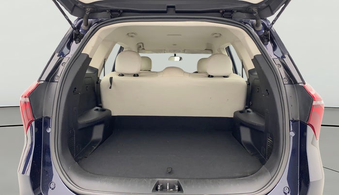 2022 Mahindra XUV700 MX P MT 5 STR, Petrol, Manual, 46,922 km, Boot Open Zoomed View