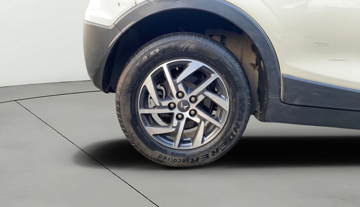 2023 Mahindra XUV300 W8 (O) 1.2 PETROL, Petrol, Manual, 30,905 km, Right Rear Wheel