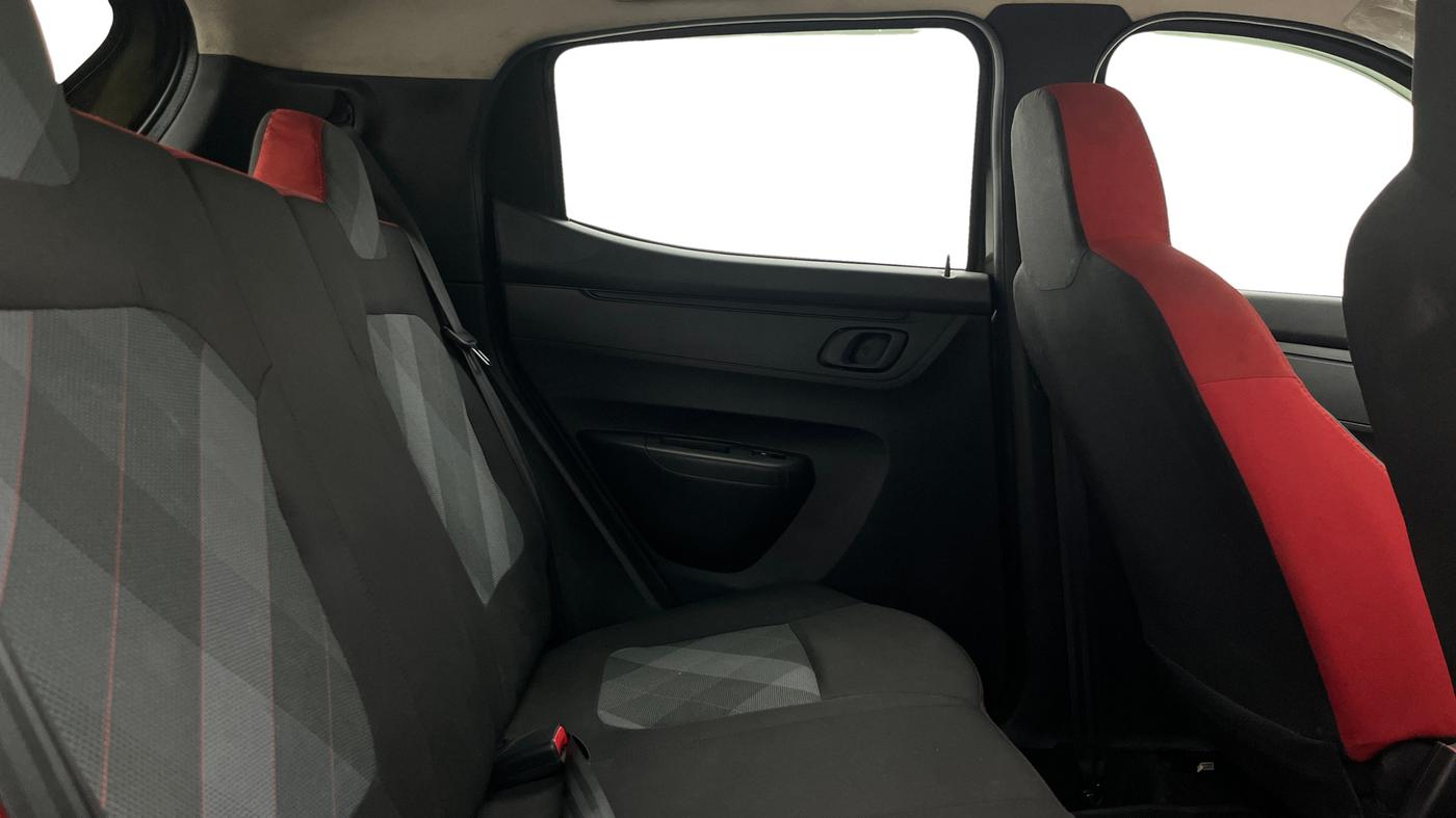 2022 Renault Kwid RXT 1.0, Petrol, Manual, 25,334 km, Right Side Rear Door Cabin