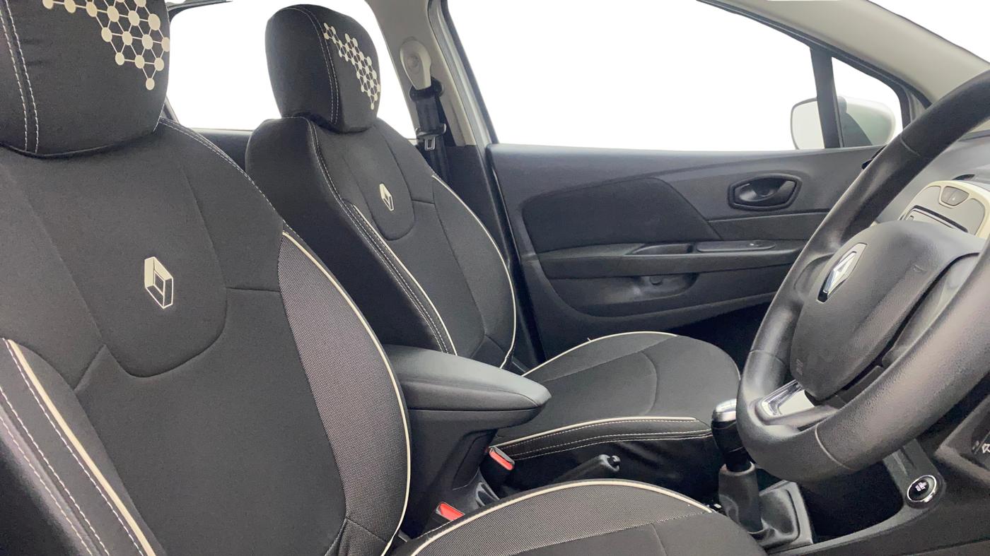 2018 Renault Captur RXE PETROL, Petrol, Manual, 22,704 km, Right Side Front Door Cabin